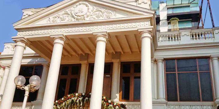 Shahrukh Khan house, SRK Mannat, Bollywood, becoming a successful actor