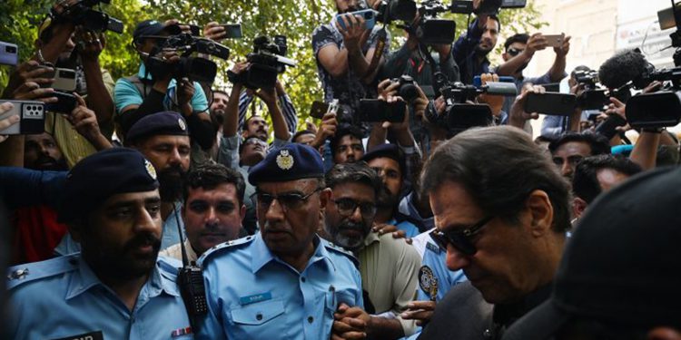 Imran Khan arrested, Imran Khan Arrest, arrest of Imran Khan, Pakistan pm Imran khan, Islamabad court