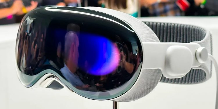 Vision Pro, advanced technology group, three-dimensional, Apple’s first spatial operating system, high-resolution