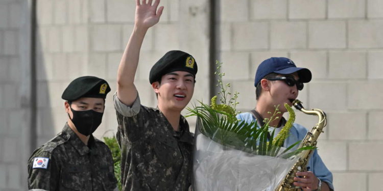 Kim Seokjin, k-pop BTS, South Korean k-pop, best-selling artists, k-pop artists