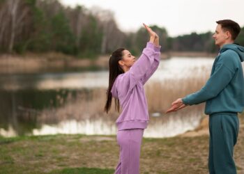 Setting boundaries in a relationship, Healthy boundaries and relationships, Social media and relationships, impact of social media on relationships, healthy boundaries relationships