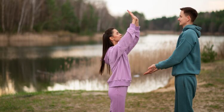 Setting boundaries in a relationship, Healthy boundaries and relationships, Social media and relationships, impact of social media on relationships, healthy boundaries relationships