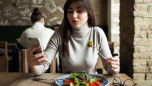 Eating disorders and social media, eating disorders in teens, mental health and social media, eating disorders recovery, unhealthy eating habits