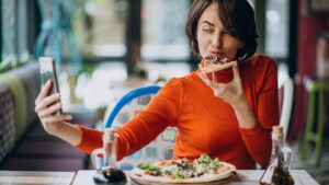 Eating disorders and social media, eating disorders in teens, mental health and social media, eating disorders recovery, unhealthy eating habits