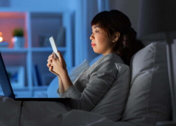 How to Turn Off Screen Time to Improve Sleep and Reduce Anxiety